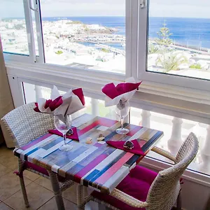 Gina Y Vista Oceano , Puerto del Carmen (Lanzarote) Spagna